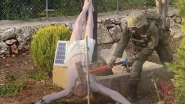 israel’s-military-pledges-investigation-into-photo-of-soldier-smashing-up-a-statue-of-jesus