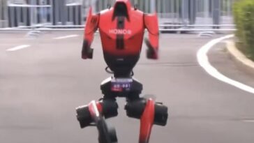 humanoid-robot-smashes-human-half-marathon-record-in-beijing-—-nearly-3x-faster-than-last-year!-(video)