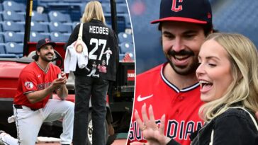 guardians-catcher-austin-hedges-proposes-to-girlfriend-on-field-after-win