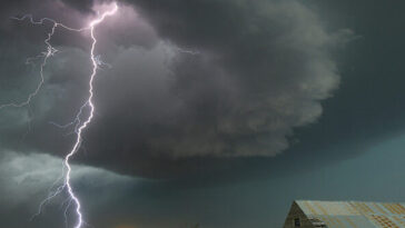 watch:-oklahoma-couple-escapes-possible-tornado-uninjured-‘by-the-grace-of-god’