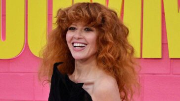 natasha-lyonne-jokes-her-plane-removal-was-a-‘performance-art-piece’-after-bizarre-incident
