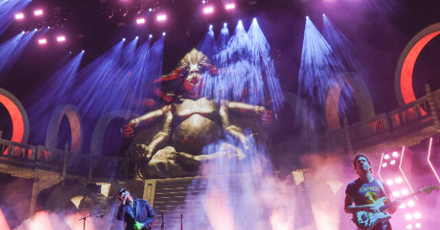 video:-the-strokes-close-coachella-concert-promoting-hamas-and-iranian-propaganda