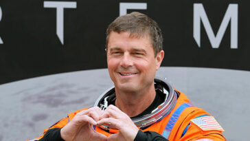 artemis-ii-astronaut-shares-video-of-earth-disappearing-behind-moon