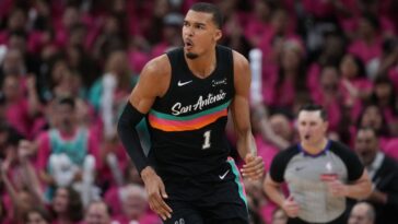 wemby-tops-duncan-with-35-in-spurs-playoff-debut