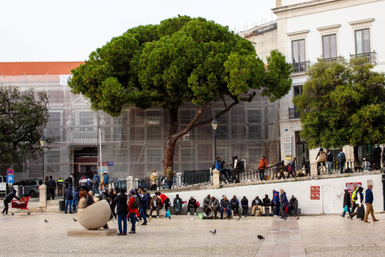 illegal-moroccan-migrants-are-hiding-and-abandoning-parks-and-plazas-across-madrid-and-other-major-spanish-cities