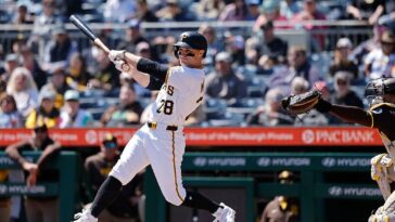 watch:-heartwarming-moment-with-pirates-player-and-kids-reminds-us-baseball-is-still-america’s-game