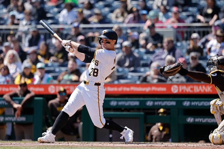 watch:-heartwarming-moment-with-pirates-player-and-kids-reminds-us-baseball-is-still-america’s-game