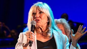 nancy-sinatra-snaps-at-donald-trump’s-‘sacrilege’-for-sharing-frank-sinatra-performance