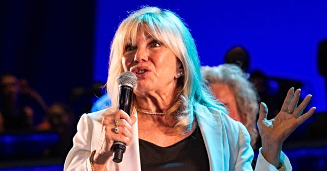 nancy-sinatra-snaps-at-donald-trump’s-‘sacrilege’-for-sharing-frank-sinatra-performance