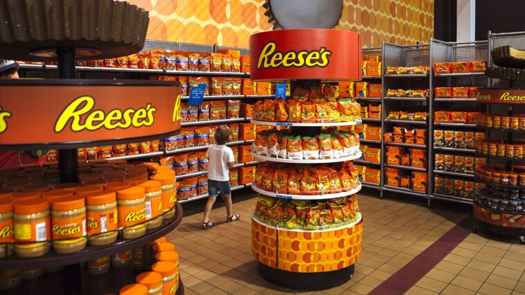 reese’s-family-member-escalates-battle-with-hershey-over-chocolate-ingredients,-blasts-‘pr-stunt’