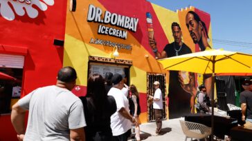 snoop-dogg-opens-dr.-bombay-ice-cream-shop-on-venice-beach-boardwalk:-‘classic-frozen-treats-with-west-coast-flavor’