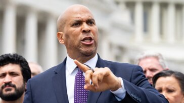 watch:-cory-booker-unleashes-fiery-call-for-‘foot-soldiers’-at-michigan-dem-conference