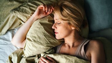 can’t-fall-asleep?-doctors-reveal-unexpected-foods-that-may-help-—-and-they’re-good-for-you,-too