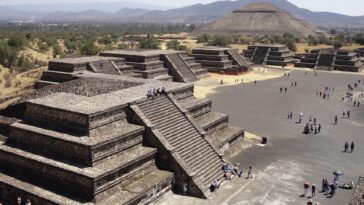 gunman-opens-fire-from-top-of-teotihuacan-pyramid-in-mexico-—-one-tourist-killed,-dozens-injured-in-shocking-attack