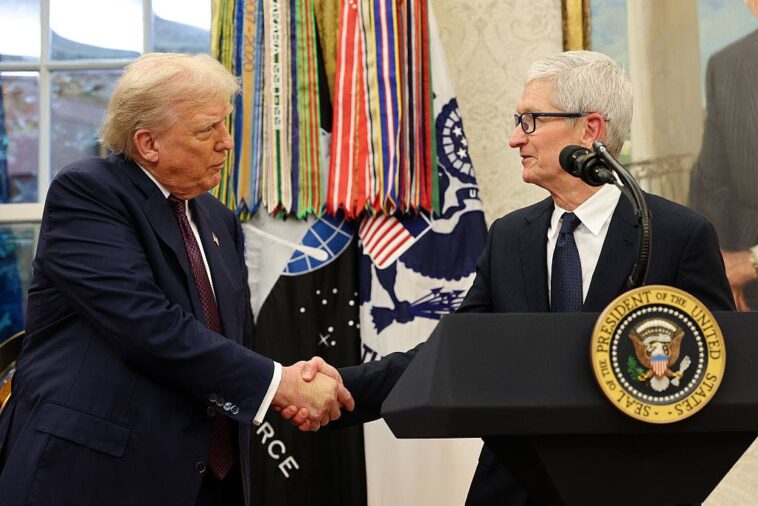 trump-remembers-time-apple’s-tim-cook-called-to-‘kiss-my-ass’