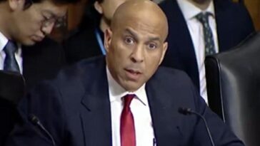 cory-booker-calls-for-‘foot-soldiers’-to-take-to-the-streets-to-‘stand-up’-against-‘darkness’-in-bizarre-rant