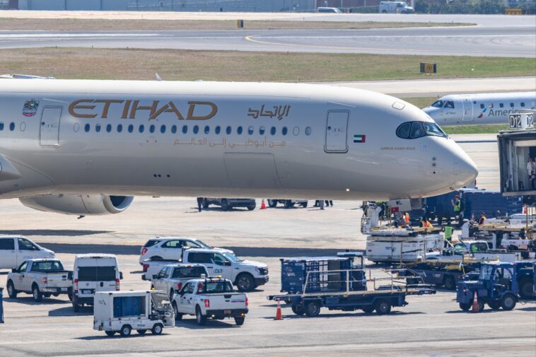 uae-airlines-the-first-to-resume-flights-to-israel-since-beginning-of-operation-epic-fury-in-iran