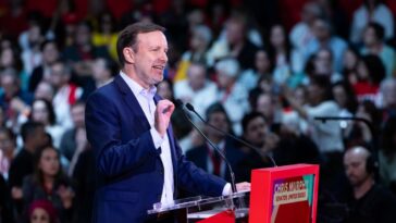 dem-senator-chris-murphy-cheers-as-iranians-successfully-bypass-us-blockade:-‘awesome’