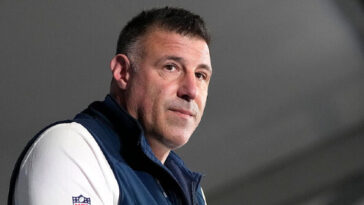 mike-vrabel-issues-statement-on-intimate-pics-with-reporter:-‘i’ve-had-some-difficult-conversations-with-people-i-care-about’