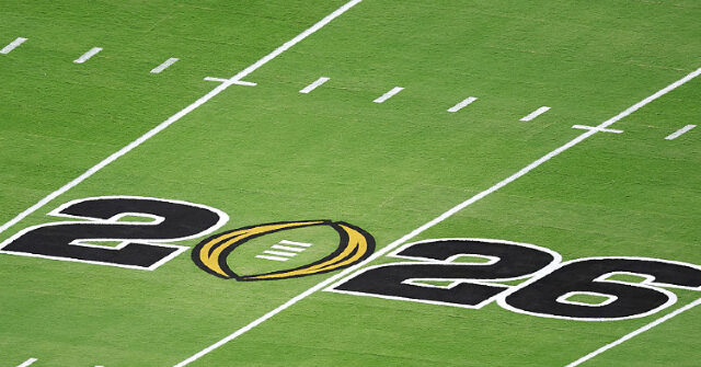 report:-white-house-presidential-committee-wants-college-football-playoff-expanded-to-24-teams