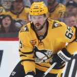 penguins’-erik-karlsson-says-the-team-is-ready-to-‘get-out-of-pittsburgh’-for-game-3-against-flyers