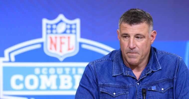 after-dismissing-scandalous-photos,-nfl-coach-admits-having-‘difficult-conversations’-with-family