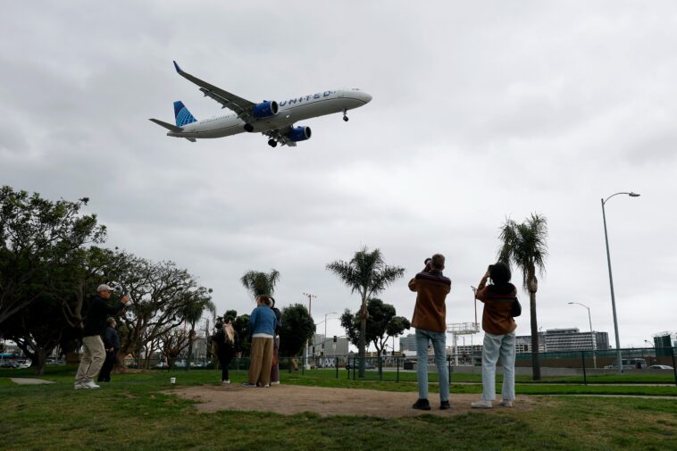 united-airlines-says-it-will-raise-summer-fares-as-much-as-20%-as-fuel-prices-surge-amid-iran-war