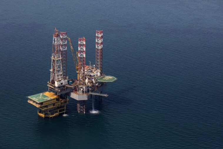 oil-prices-spike-dramatically-as-iran-ceasefire-extends,-negotiations-stall