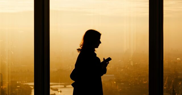 energy-prices-in-britain-so-high,-country-could-see-mobile-phone-data-and-broadband-rationing,-networks-warn