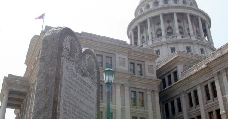 appeals-court-sides-with-texas-on-10-commandments-in-classroom,-overruling-lower-court