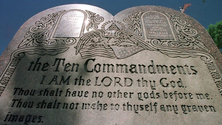 appeals-court-sides-with-texas-on-10-commandments-in-classroom,-overruling-lower-court
