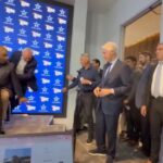 jerry-jones-nearly-falls-off-the-stage-as-bill-clinton-crashes-draft-press-conference-(video)