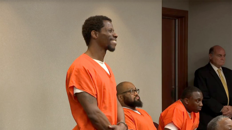 florida-prisoner-laughs-as-judge-sentences-him-to-life-for-killing-cellmate-with-pen:-‘you-are-amusing’