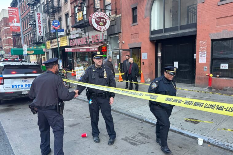 one-dead,-another-injured-in-stabbing-outside-nyc-homeless-shelter-—-as-person-of-interest-flees-scene