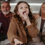 this-small-habit-is-spreading-fast,-and-it’s-changing-how-we-follow-stories