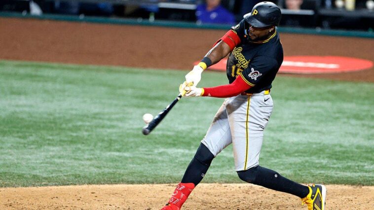 two-freak-plays-in-one-mlb-night-leaves-announcers,-fans-stunned