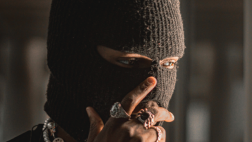 watch:-masked-thieves-rob-texas-jewelry-store-in-‘mob-style’-heist