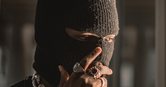 watch:-masked-thieves-rob-texas-jewelry-store-in-‘mob-style’-heist