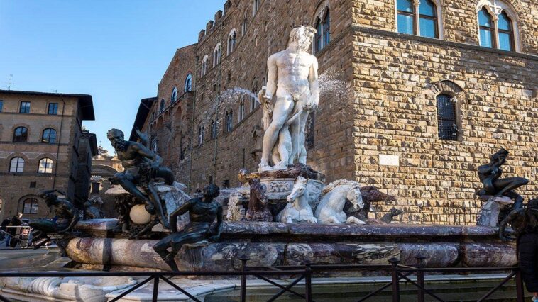 bachelorette-party-goes-too-far-and-tourist-damages-italian-statue-trying-to-touch-its-‘private-parts’