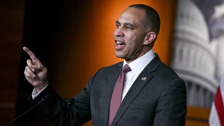 ‘lame-duck’:-jeffries-rips-desantis-after-florida-invitation-as-redistricting-fight-heats-up
