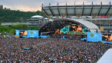 massive-crowd-in-attendance-for-nfl-draft-in-pittsburgh:-photos