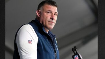 bombshell-new-photos-change-the-story-for-patriots-coach-mike-vrabel,-move-timeline-years-earlier