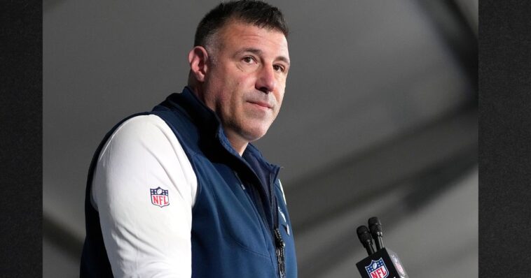 bombshell-new-photos-change-the-story-for-patriots-coach-mike-vrabel,-move-timeline-years-earlier