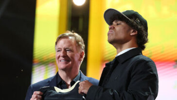 watch:-saints’-first-round-pick-jordyn-tyson-kneels,-praises-god-in-emotional-draft-moment