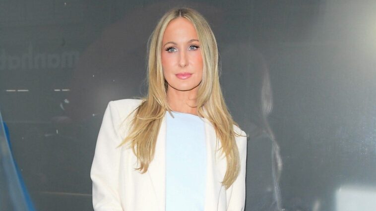 comedian-suffers-wardrobe-malfunction-on-morning-show,-responds-with-perfect-comeback