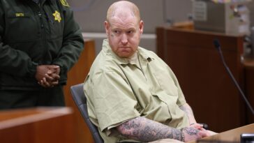 troubled-son-of-hollywood-legends-ryan-o’neal-and-farrah-fawcett-flashes-terrifying-look-in-court