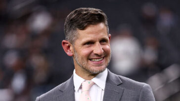 video:-espn’s-dan-orlovsky-has-very-awkward-reaction-after-ty-simpson-pick