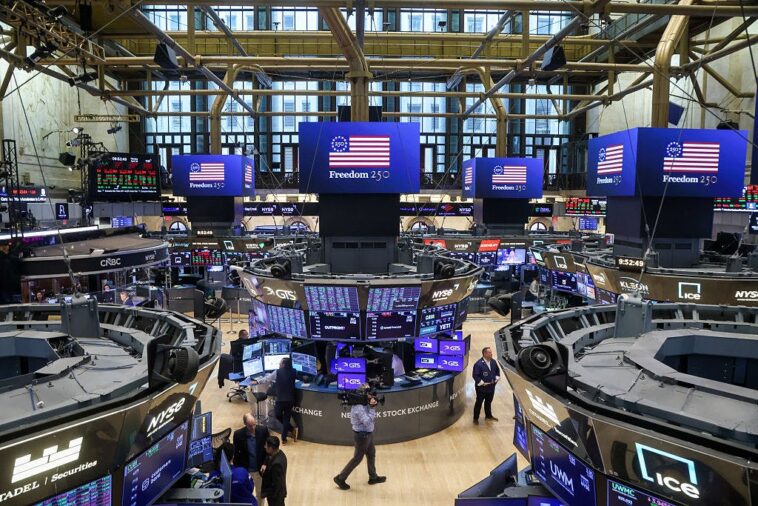 president-trump-wants-the-sec-to-‘make-ipos-great-again’-here’s-how-they’re-doing-it.