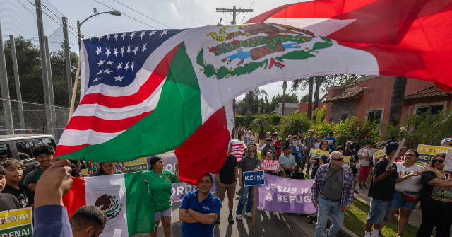 democrat-appointed-judges-strike-down-trump’s-asylum-restrictions