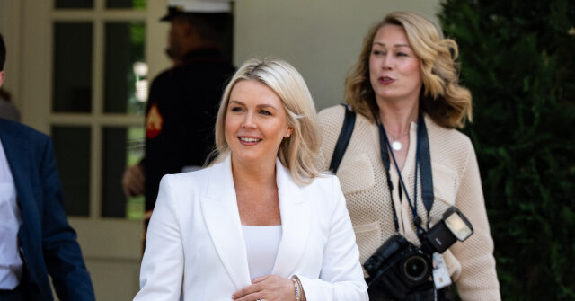 karoline-leavitt-holds-last-gaggle-before-leave:-‘i’m-about-ready-to-have-a-baby-any-minute!’